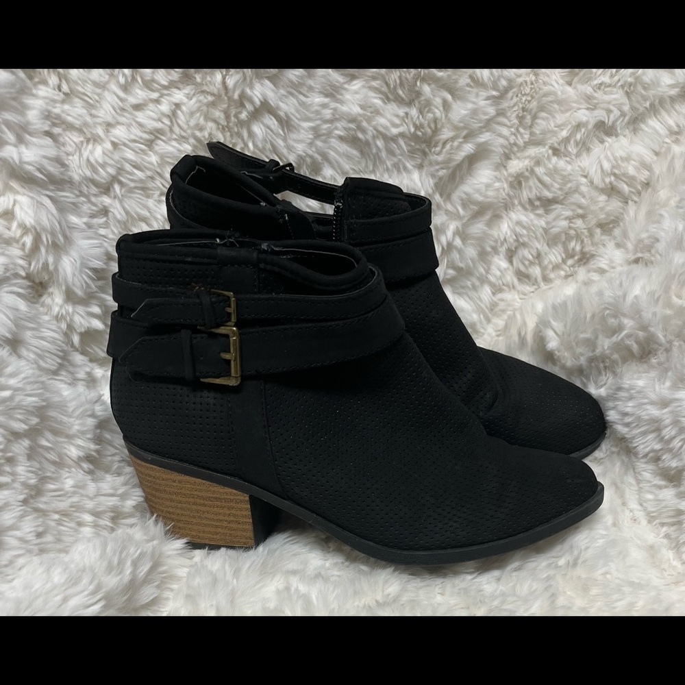 Women’s Black boots size 6